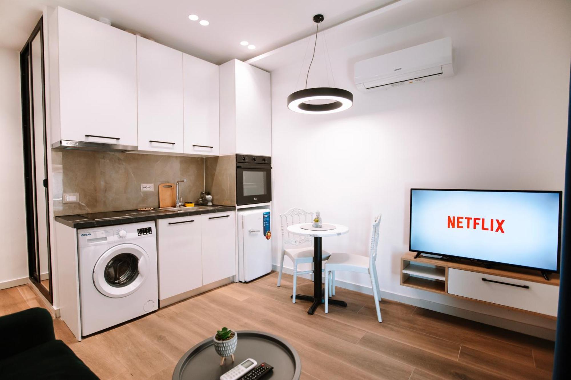 Barrikada Str Modern Apartments - The Nest Tirana Bagian luar foto