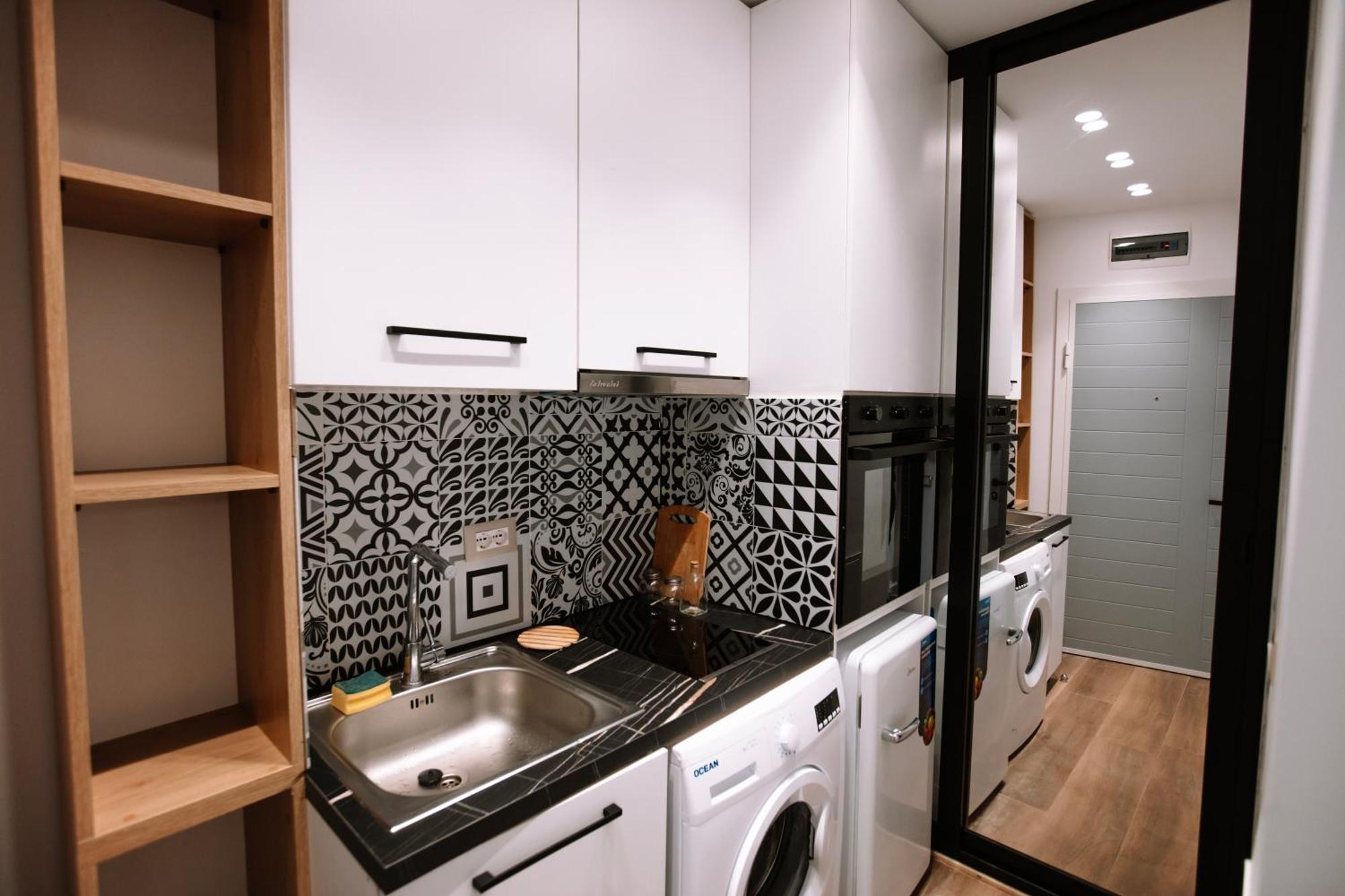 Barrikada Str Modern Apartments - The Nest Tirana Bagian luar foto