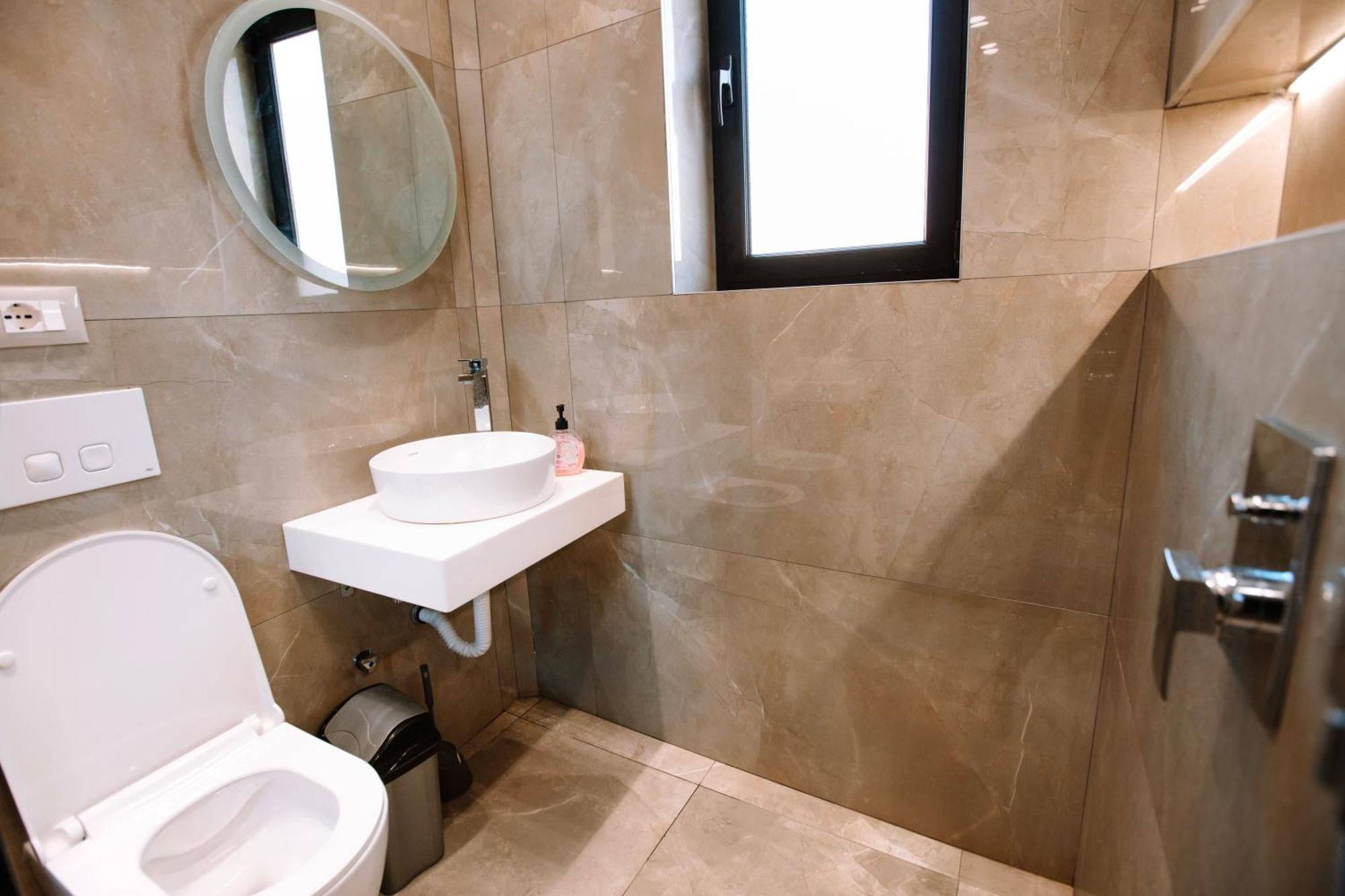Barrikada Str Modern Apartments - The Nest Tirana Bagian luar foto
