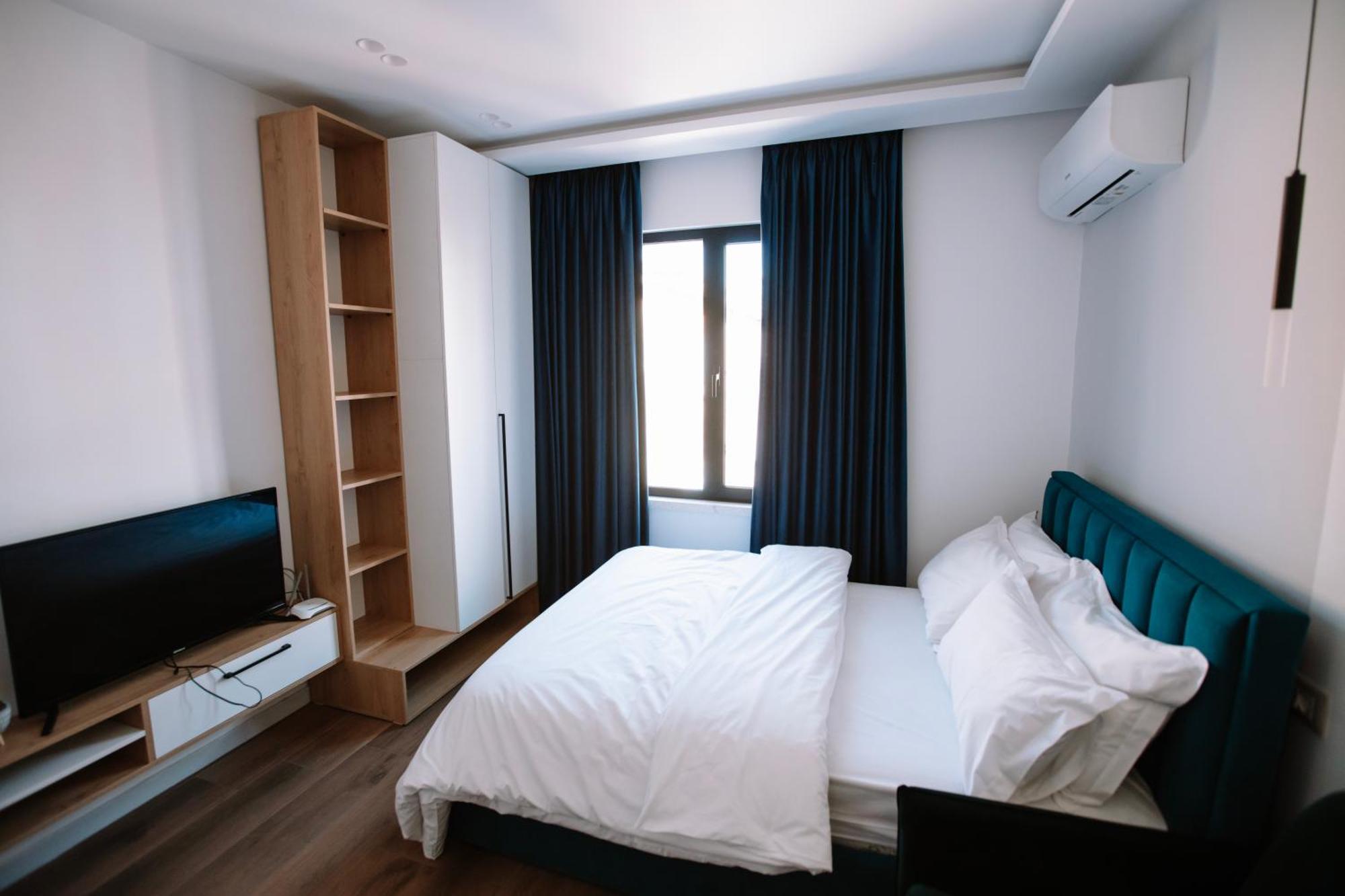 Barrikada Str Modern Apartments - The Nest Tirana Bagian luar foto