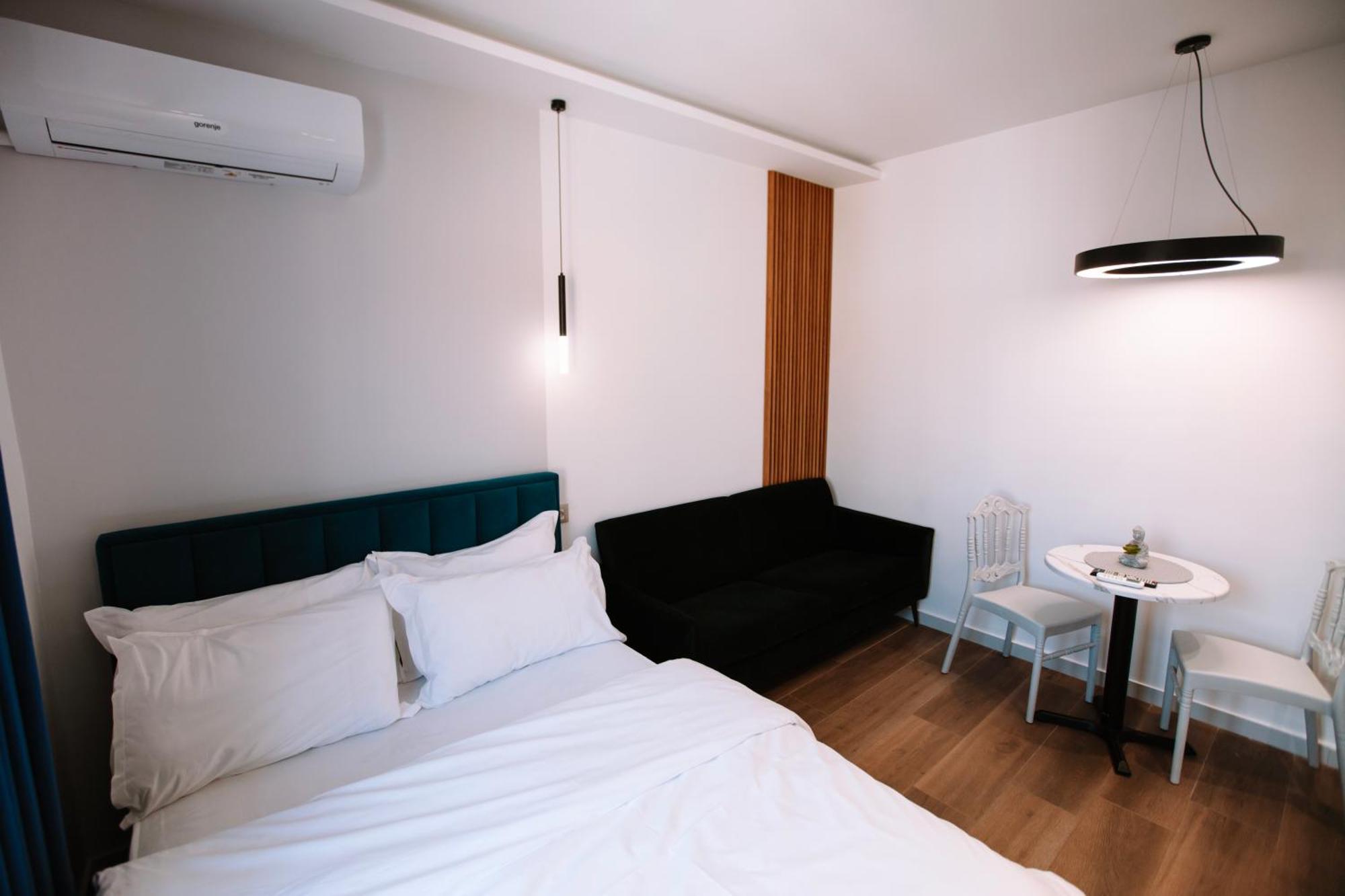 Barrikada Str Modern Apartments - The Nest Tirana Bagian luar foto