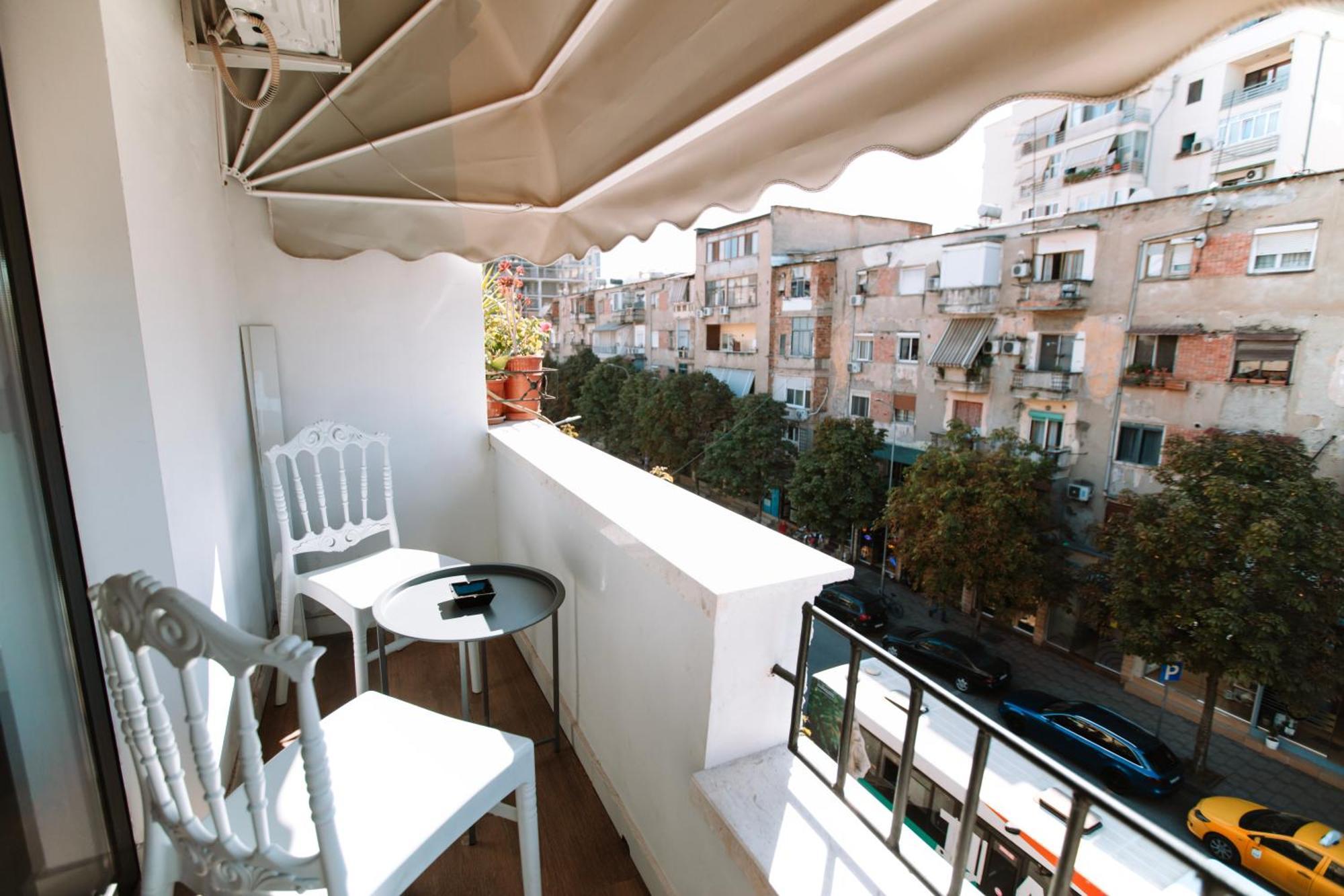 Barrikada Str Modern Apartments - The Nest Tirana Bagian luar foto