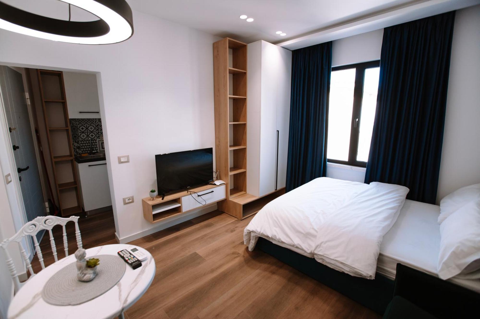 Barrikada Str Modern Apartments - The Nest Tirana Bagian luar foto